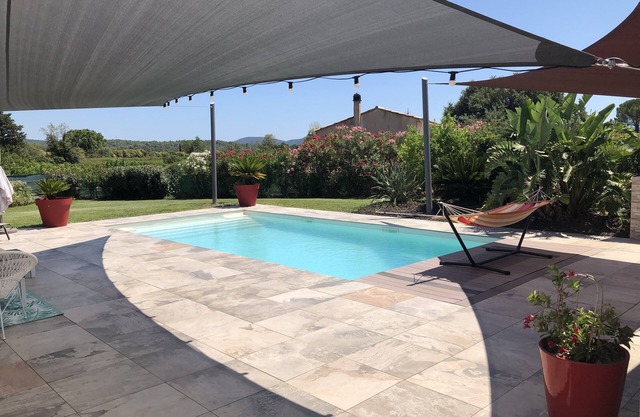 Villa overlooking the hill between Hyeres and St Tropez