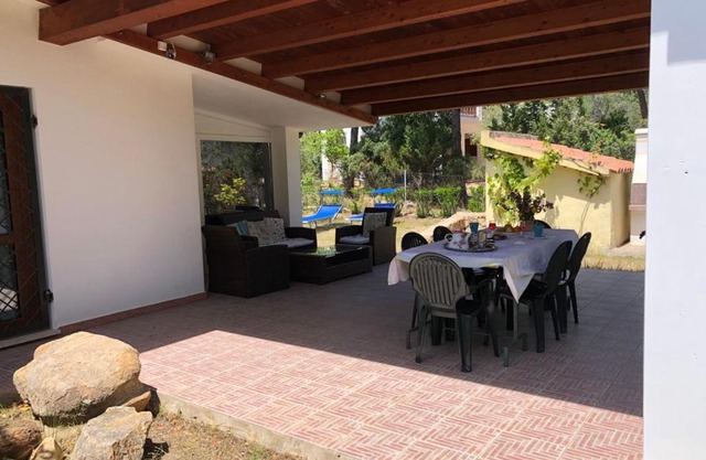 Villa Paradiso, to the beach on foot, big garden, Wifi, all inclusive