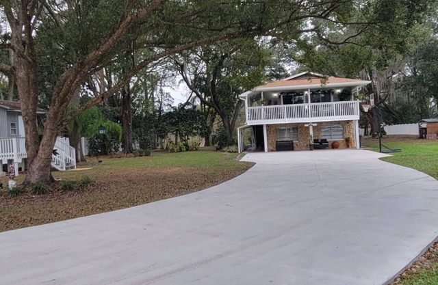 Villa Paraiso Lutz 4B/2B