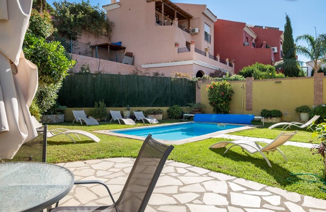Villa 'Pepa' with Sea View, Pool & Wi-Fi