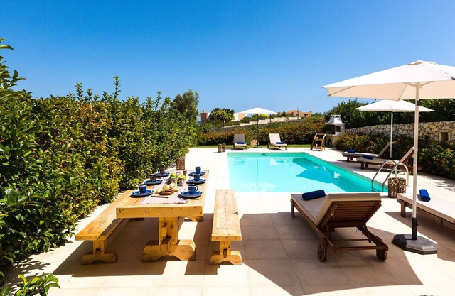 Villa Phaedra, With sea Views Only 150m Away From Loutraki Beach