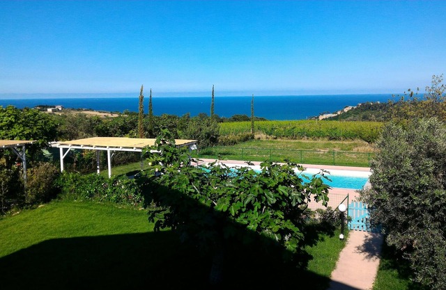 Villa pool garden sea-mountain view, family friendly, Wi-fi Air-co E.V. charge