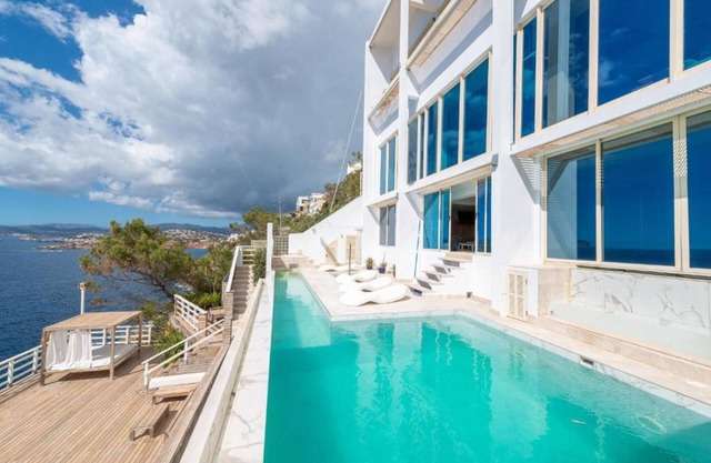 Villa 'Port Adriano' with Sea View, Wi-Fi and Air Conditioning