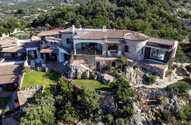 Villa 'Quercia' with Sea View, Private Pool and Air Conditioning