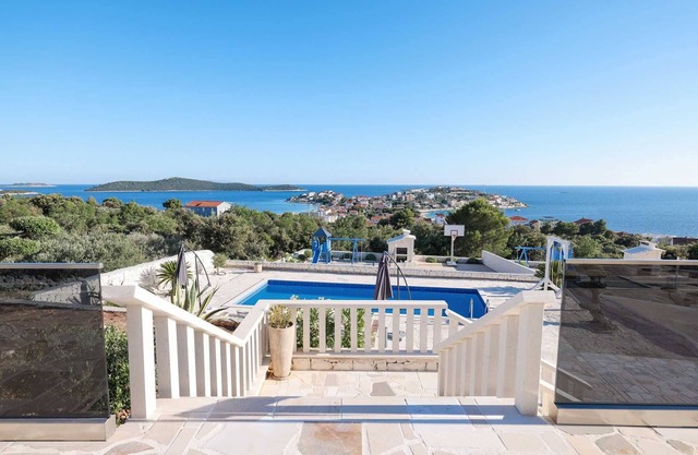 Villa Regina Azzurra with Pool