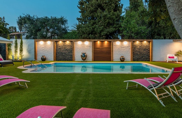 Villa Rock Gardens - Beautiful & Traditional Villa with Heated Swimming Pool