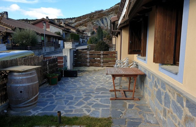 Villa Sabiñánigo, 4 bedrooms, 7 persons
