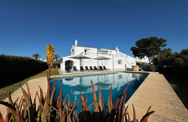 VILLA SAVANNA MENORCA (WIFI, BBQ, ROOMS A. A. POOL)