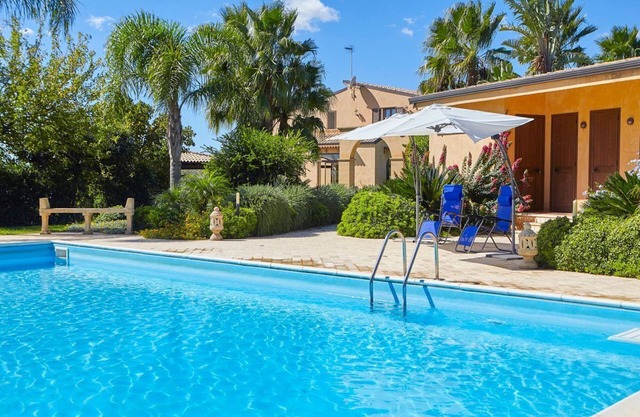 Villa Segesta - Four Bedroom Villa, Sleeps 8