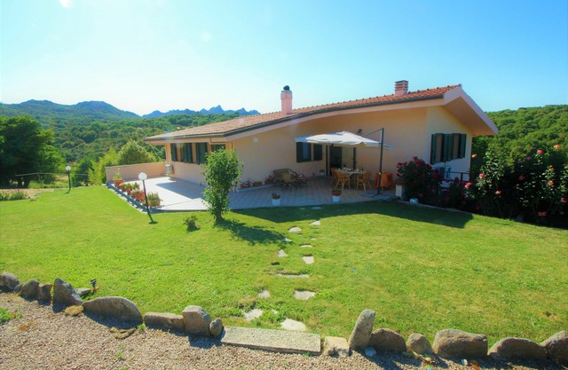 Villa Sirena between sea and mountain