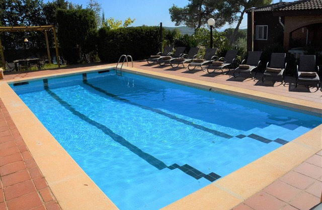 Villa Sitges Soledad 15 minutes drive from Sitges. A/C. XXL swimming pool. 12 p.