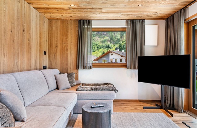 Villa Sofia Apartment 'S' with Mountain View, Private Terrace and Wi-Fi