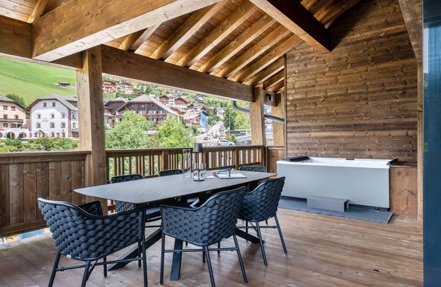 Villa Sofia Apartment 'I' with Mountain View, Private Terrace and Wi-Fi