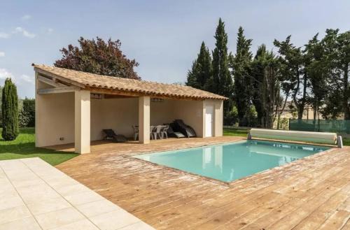 Villa spacieuse avec piscine à Saint-Laurent-la-Vernède