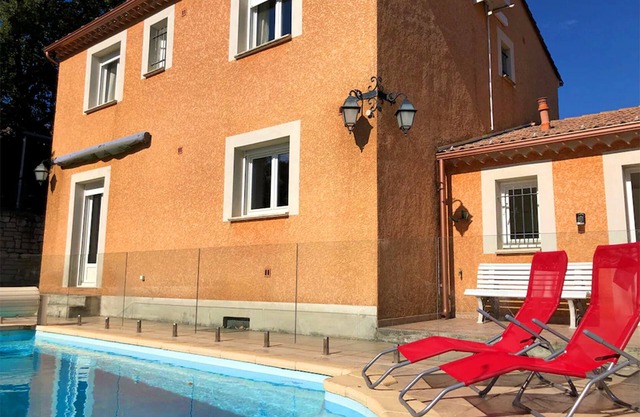 Villa Spacieuse Avec Piscine Privée aux Pieds des Cévennes