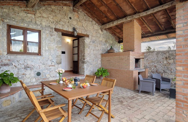Villa 'Sui Colli Toscani Con Piscina' with Shared Pool, Shared Garden and Wi-Fi