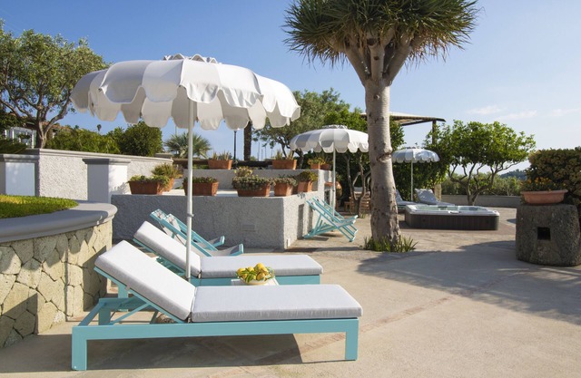 Villa Titina: two independent and panoramic apartments with sea-sunset view