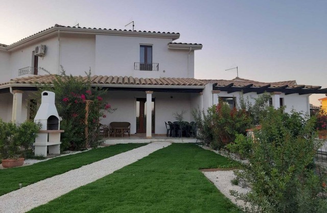 Villa Ulivo, holiday home with swimming pool and pets allowed