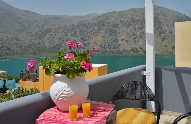 VILLA VASO 3bd,2ba,luxury and peace,great lake views