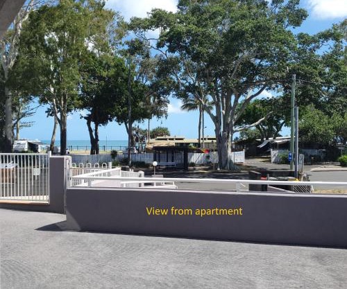 Villa Venezia Apt 3 - Spacious Hervey Bay beachfront apartment