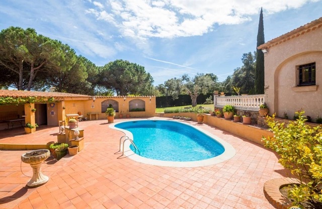 Villa Violeta spacious townhouse with private swimming pool.
