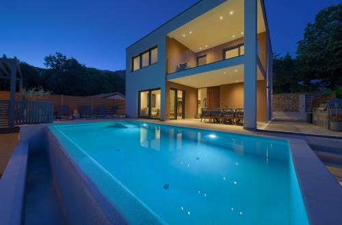 Villa Viverum with heated salt water pool