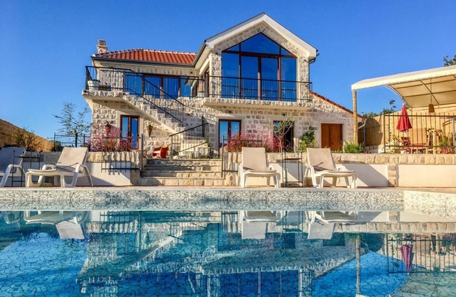 Villa Vrmac - Three Bedroom Villa, Sleeps 6