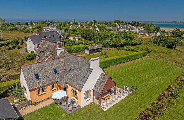 Villa '- Vue Mer - 800m De La Plage' with Sea View, Private Terrace and Wi-Fi