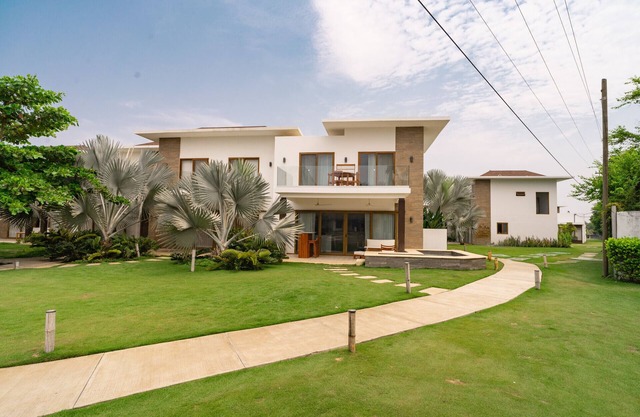 Villa w/private Jacuzzi and balcony in Monterrico