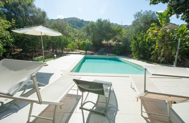 Villa with pool in the Alcantara valley, near Etna and Taormina.