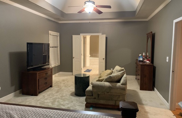Villa with 5 bedrooms and 2 living Rooms with Jacuzzi in master bedroom