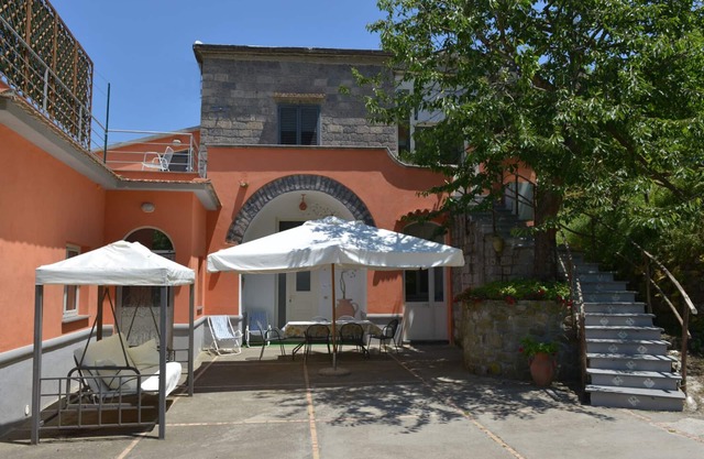 Villa with garden in the hills of Sorrento