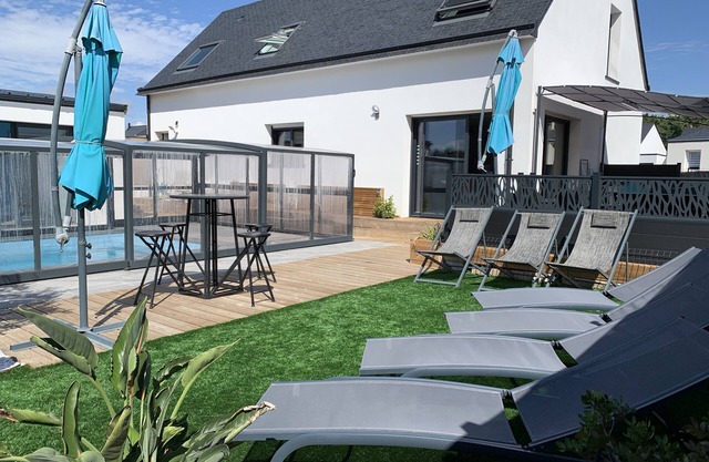 Villa with heated pool, SPA, hammam 5 minutes from the beach!