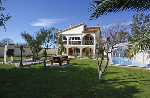 Villa with magnificent views of the Albères and Mount Canigou