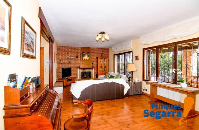 Villa with pool and barbecue, 900m from the beach