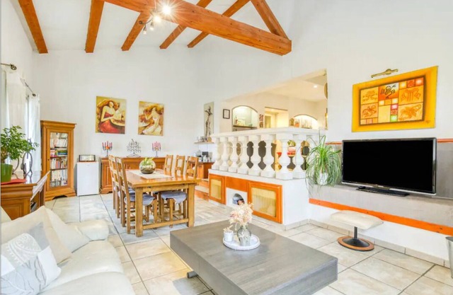 Villa with pool and fireplace near sea and mountain.