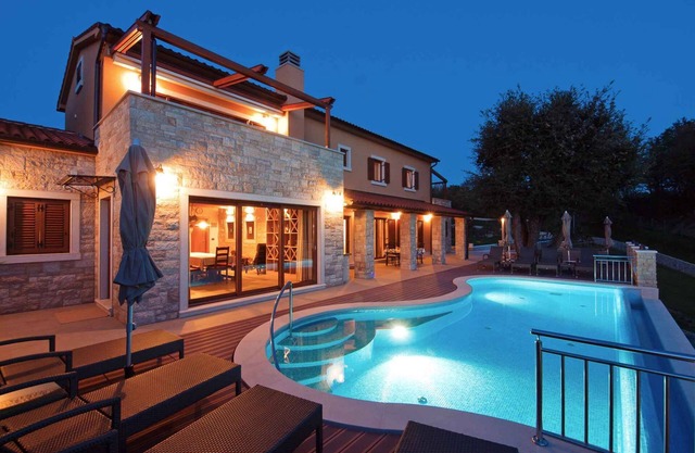 Villa with pool and mini golf
