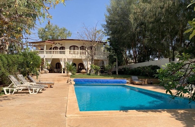 Villa with pool and sea view between SALY and NIANING, private access to the beach