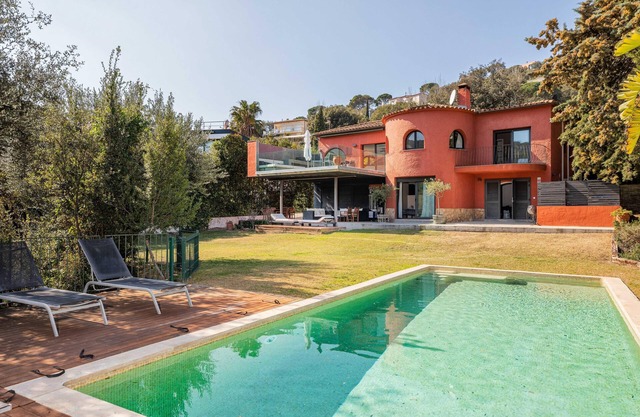 Villa with pool for rent in Sa Riera, Begur
