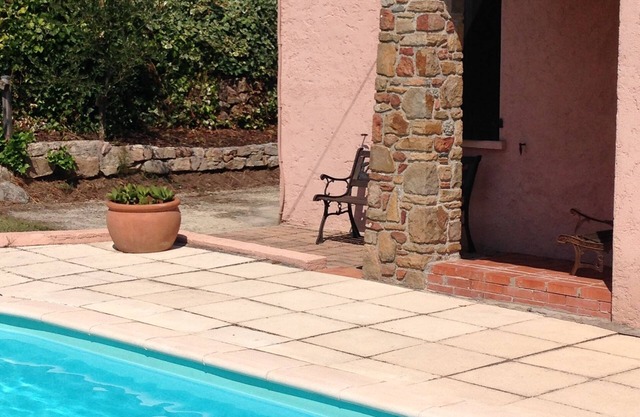 Villa with Pool in the center of the typical village of Sari