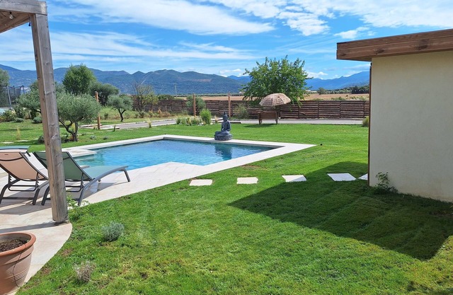 Villa with pool in the heart of Provence, Pets welcome
