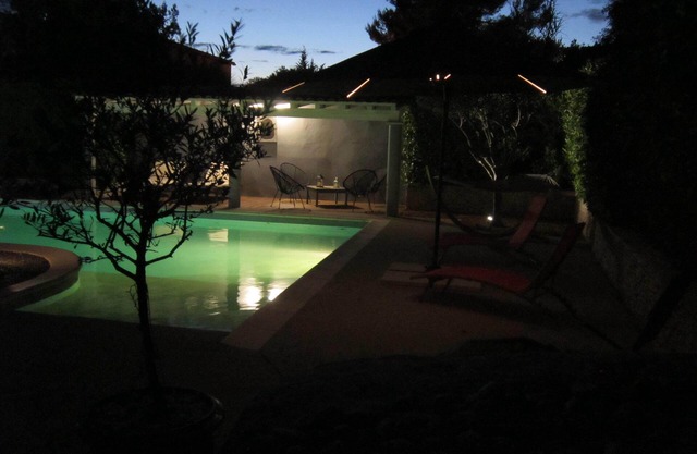 Villa with pool near the sea for 6 people