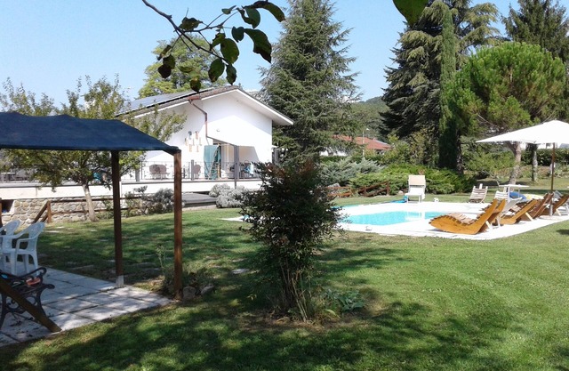 villa with pool near the 5 lands, independent rooms, large park