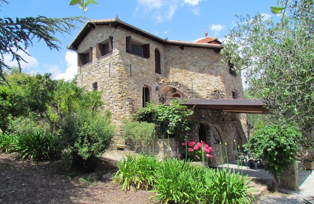 Villa with pool on the hill of Sanremo, an oasis of serenity in the nature
