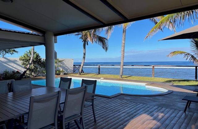 Villa with pool, waterfront, sea view