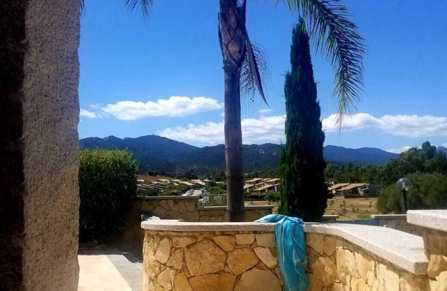 Villa with pool, zen and spacious. Cala Sinzias beach 300 m away.