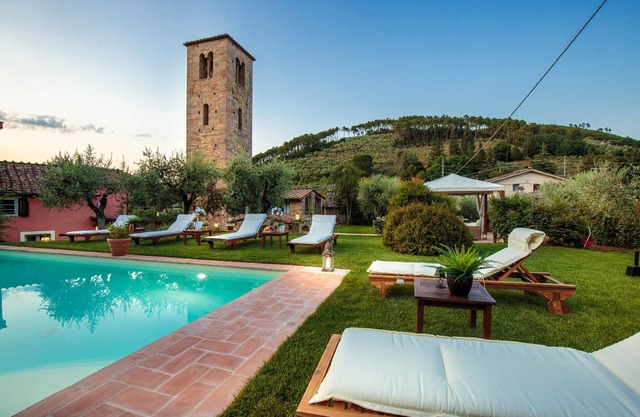 Villa with Private Pool on the Lucca Hills in S. Andrea di Compito