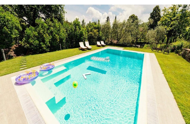 Villa with private pool in Lucca, special offers!