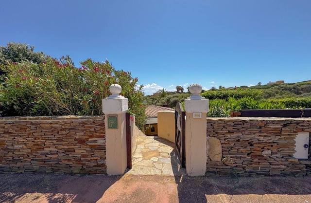 Villa with Private Pool, BBQ and Garden