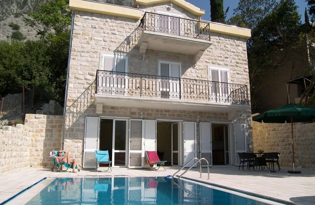 Villa with Private Pool and Sea Views, 60m from the sea between Kotor and Perast